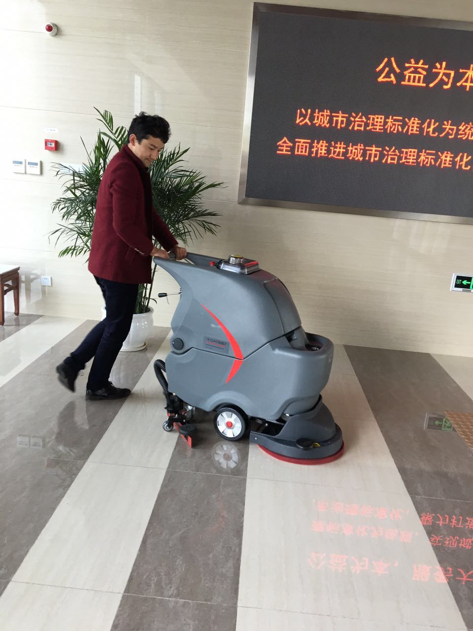 洗地機(jī)不下水的幾個(gè)自查辦法？動(dòng)動(dòng)手，就可輕松解決